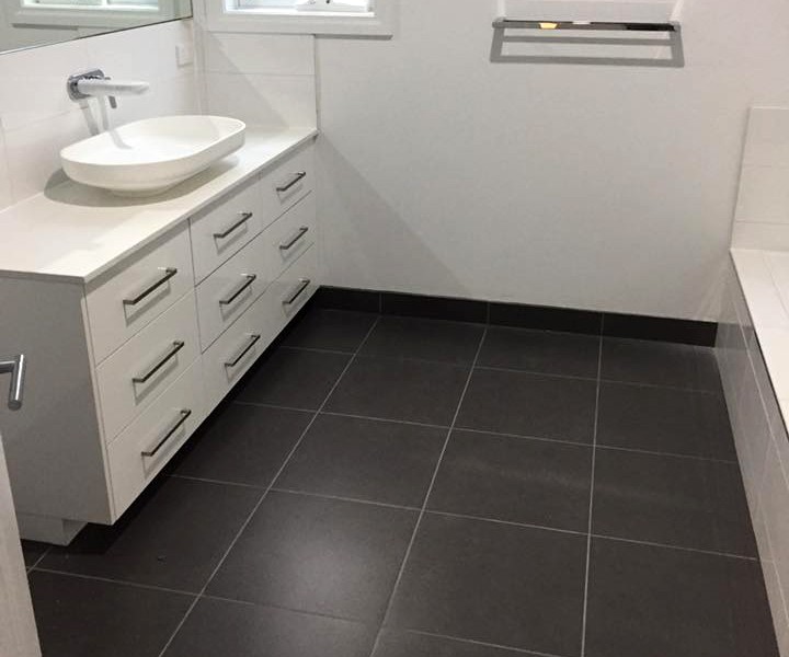 Manuele Vernizzi Professional Tiler Melbourne Eastern Suburbs bathroom floors